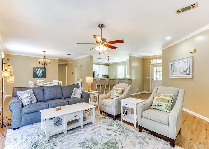 Dog-Friendly Panama City Home 1 Mi To Powell Lake!
